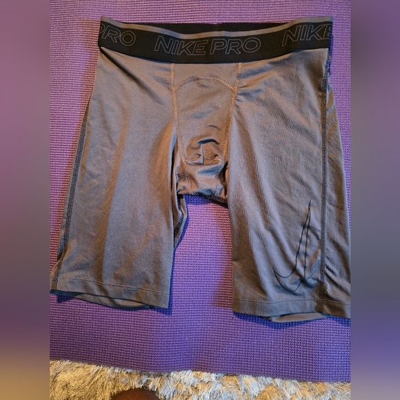 Nike Pro Men's Gray Compression Shorts - Picture 3 of 6